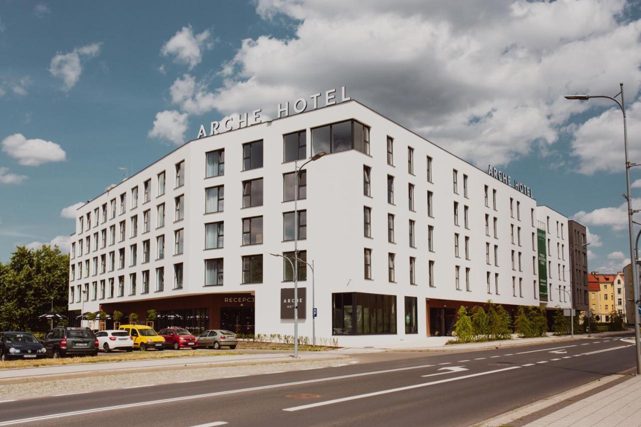 Arche Hotel Pila Exterior photo